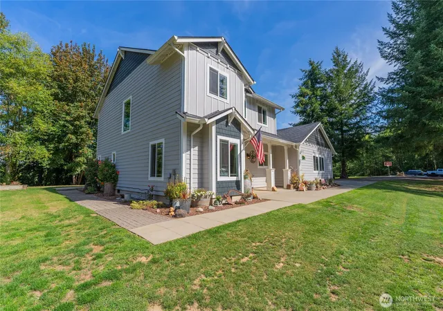 Photo 2 of Single family home for sale at 135 Salmon Run Ln, Onalaska, WA 98570 | MLS# NWM2581457 | Listing updated on 2026-09-25