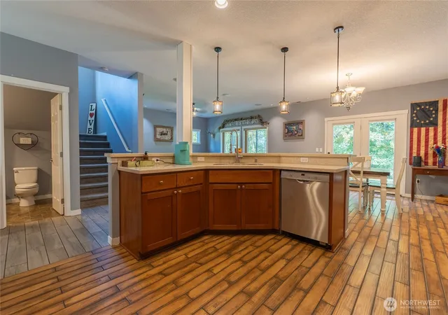 Photo 4 of Single family home for sale at 135 Salmon Run Ln, Onalaska, WA 98570 | MLS# NWM2581457 | Listing updated on 2026-09-25