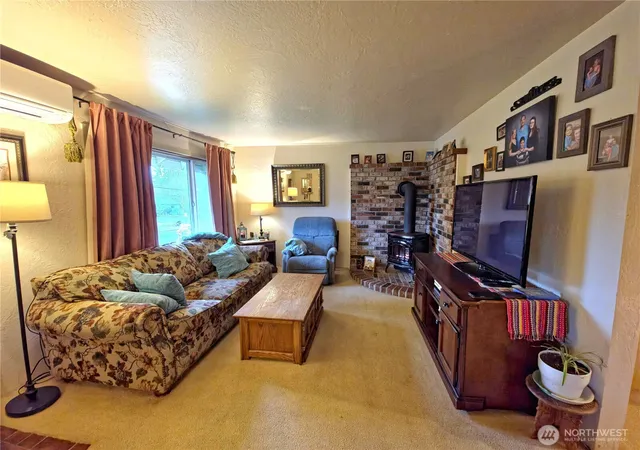 Photo 4 of Single family home for sale at 1517 Altenau, Cosmopolis, WA 98537 | MLS# NWM2581476 | Listing updated on 2026-09-27