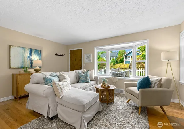Photo 2 of Single family home for sale at 4116 Sw 38th Avenue, Seattle, WA 98126 | MLS# NWM2581478 | Listing updated on 2026-09-29
