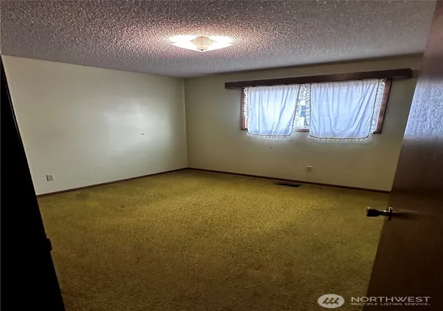 Photo 4 of Single family home for sale at 310 Stremler Dr, Lynden, WA 98264 | MLS# NWM2581488 | Listing updated on 2026-09-25