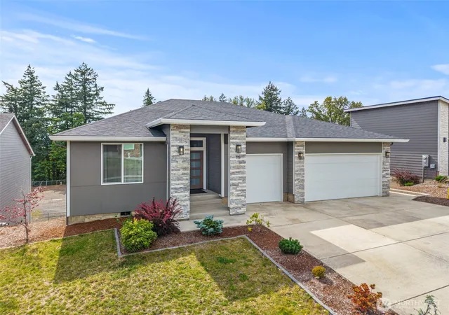 Photo 2 of Single family home for sale at 15 Alexia Ct, Longview, WA 98632 | MLS# NWM2581493 | Listing updated on 2026-10-16