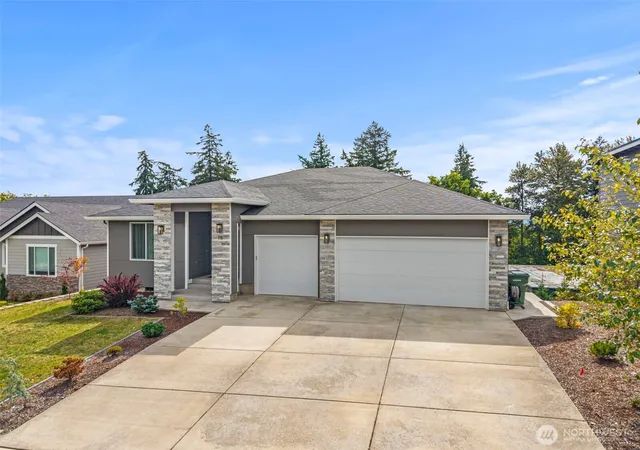 Photo 3 of Single family home for sale at 15 Alexia Ct, Longview, WA 98632 | MLS# NWM2581493 | Listing updated on 2026-10-16