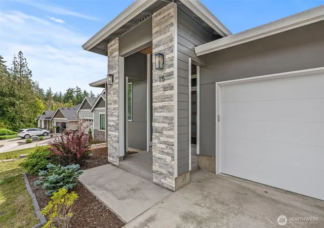 Photo 4 of Single family home for sale at 15 Alexia Ct, Longview, WA 98632 | MLS# NWM2581493 | Listing updated on 2026-10-16