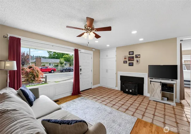Photo 3 of Single family home for sale at 1535 M St NE, Auburn, WA 98002 | MLS# NWM2581501 | Listing updated on 2026-09-30