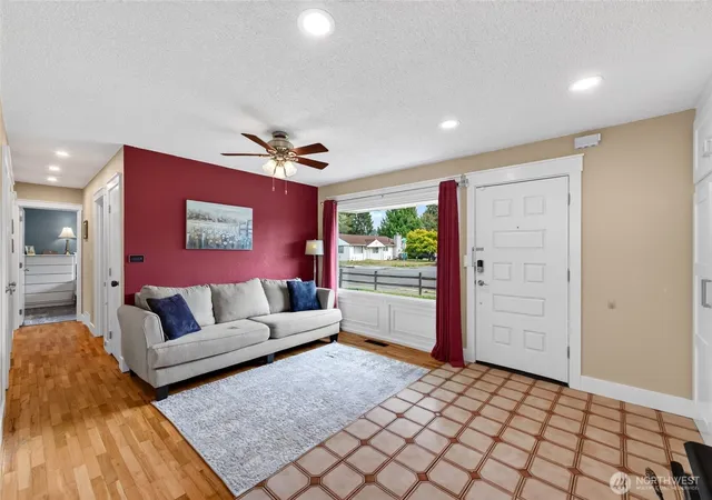 Photo 4 of Single family home for sale at 1535 M St NE, Auburn, WA 98002 | MLS# NWM2581501 | Listing updated on 2026-09-30