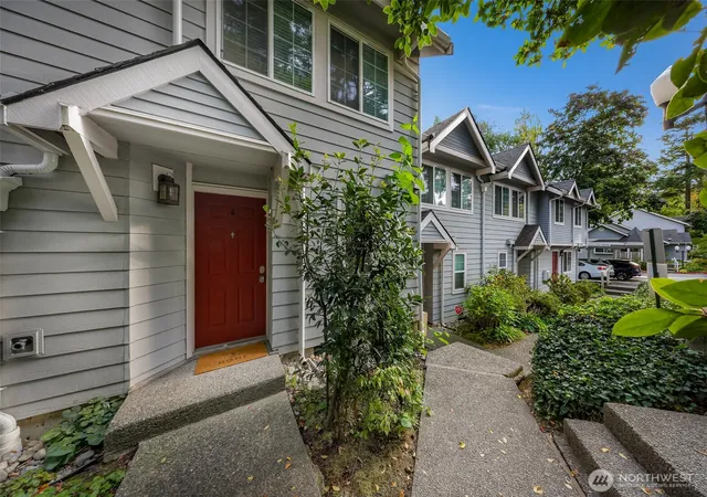 Photo 1 of Townhouse for sale at 13150 102nd Lane Ne #4, Kirkland, WA 98034 | MLS# NWM2581507 | Listing updated on 2026-10-01