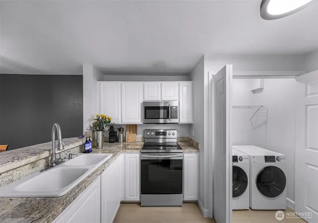 Photo 4 of Townhouse for sale at 13150 102nd Lane NE #4, Kirkland, WA 98034 | MLS# NWM2581507 | Listing updated on 2026-10-01