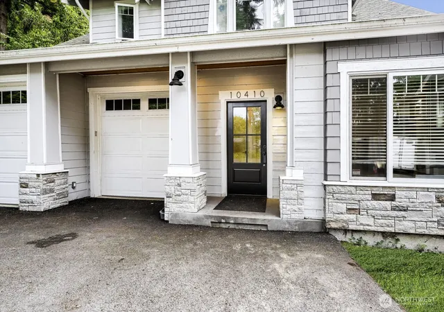 Photo 2 of Single family home for sale at 10410 Issaquah Hobart Rd Se, Issaquah, WA 98027 | MLS# NWM2581514 | Listing updated on 2026-09-25