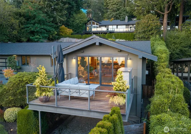 Photo 3 of Single family home for sale at 4140 Boulevard Pl, Mercer Island, WA 98040 | MLS# NWM2581516 | Listing updated on 2026-10-01