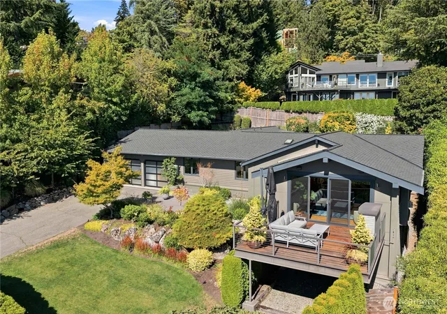 Photo 4 of Single family home for sale at 4140 Boulevard Pl, Mercer Island, WA 98040 | MLS# NWM2581516 | Listing updated on 2026-10-01