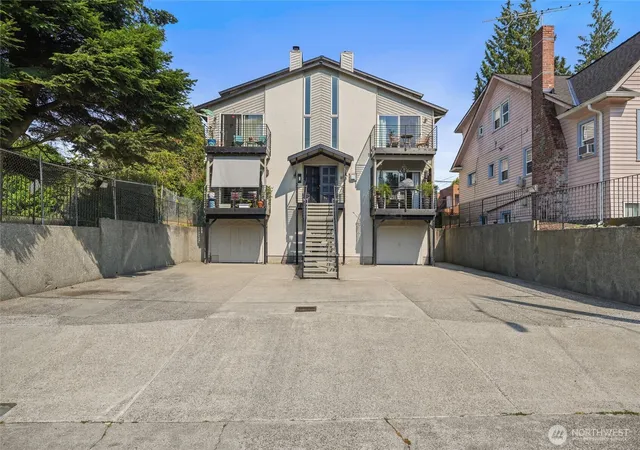 Photo 2 of Condo for sale at 3211 Nassau St #2, Everett, WA 98201 | MLS# NWM2581531 | Listing updated on 2026-10-02