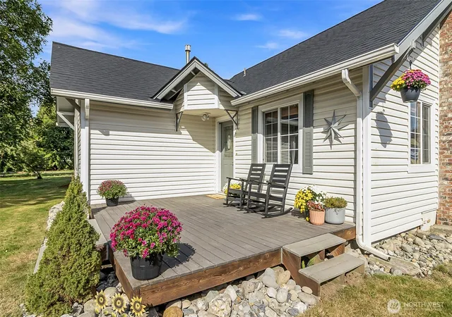 Photo 4 of Single family home for sale at 410 Burrows Ln, Sedro Woolley, WA 98284 | MLS# NWM2581534 | Listing updated on 2026-09-26