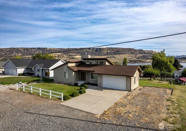 Photo 1 of Sale Pending at 32 Electric Blvd, Electric City, WA 99123 | MLS# NWM2581538 | Listing updated on 2026-09-21