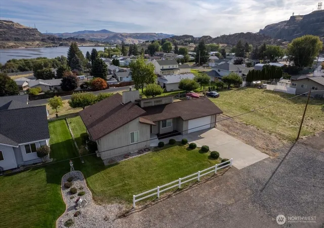 Photo 3 of Sale Pending at 32 Electric Blvd, Electric City, WA 99123 | MLS# NWM2581538 | Listing updated on 2026-09-21