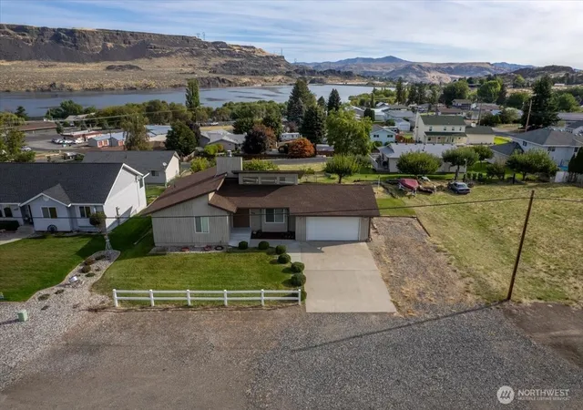 Photo 4 of Sale Pending at 32 Electric Blvd, Electric City, WA 99123 | MLS# NWM2581538 | Listing updated on 2026-09-21