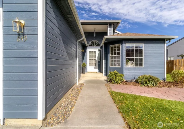 Photo 2 of Single family home for sale at 849 Se Marine Dr, College Place, WA 99324 | MLS# NWM2581543 | Listing updated on 2026-09-29