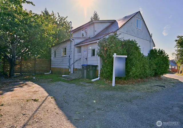 Photo 1 of Single family home for sale at 917 Cogean, Bremerton, WA 98337 | MLS# NWM2581557 | Listing updated on 2026-09-30