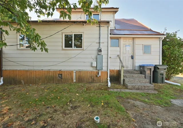 Photo 3 of Single family home for sale at 917 Cogean, Bremerton, WA 98337 | MLS# NWM2581557 | Listing updated on 2026-09-30