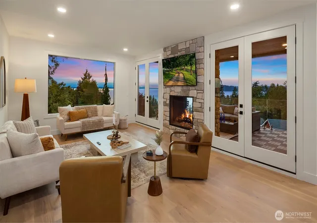 Photo 3 of Single family home for sale at 7126 Picnic Pl, Edmonds, WA 98026 | MLS# NWM2581565 | Listing updated on 2026-09-29