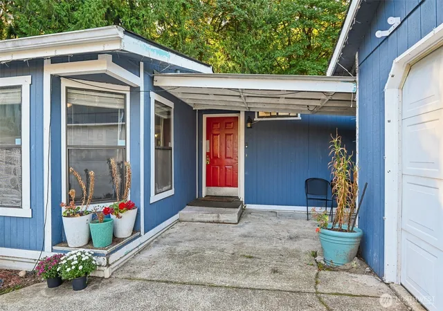 Photo 3 of Manufactured home for sale at 9244 Longhorn Loop Se, Olympia, WA 98501 | MLS# NWM2581571 | Listing updated on 2026-10-02