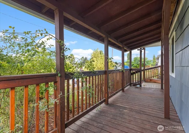 Photo 3 of Single family home for sale at 324 28th Avenue, Longview, WA 98632 | MLS# NWM2581579 | Listing updated on 2026-09-25