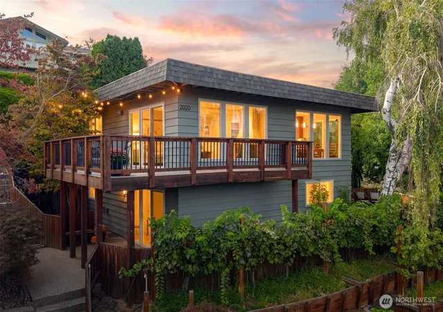 Photo 1 of Single family home for sale at 2020 Overlook Dr, Wenatchee, WA 98801 | MLS# NWM2581589 | Listing updated on 2026-09-24
