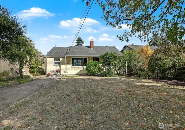 Photo 2 of Single family home for sale at 3046 24th Avenue W, Seattle, WA 98199 | MLS# NWM2581592 | Listing updated on 2026-09-30
