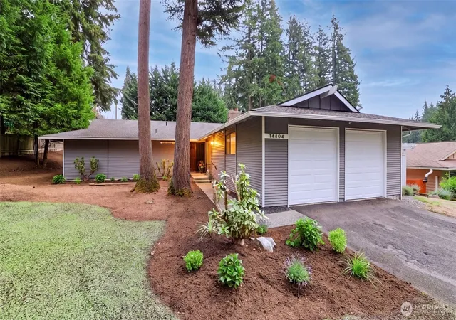 Photo 2 of Single family home for sale at 14404 167th Place Se, Renton, WA 98059 | MLS# NWM2581599 | Listing updated on 2026-10-01