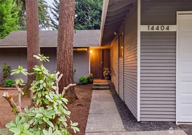 Photo 3 of Single family home for sale at 14404 167th Place Se, Renton, WA 98059 | MLS# NWM2581599 | Listing updated on 2026-10-01