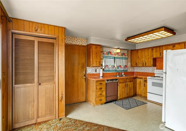Photo 3 of Single family home for sale at 130 Sand Dune Ave SW, Ocean Shores, WA 98569 | MLS# NWM2581602 | Listing updated on 2026-09-18