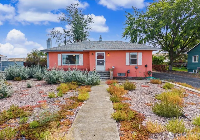 Photo 1 of Single family home for sale at 1102 Dobson Rd E, Odessa, WA 99159 | MLS# NWM2581613 | Listing updated on 2026-09-20