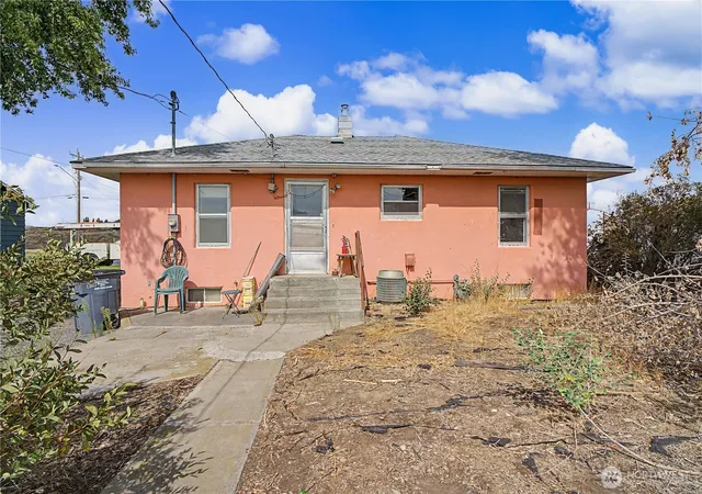 Photo 2 of Single family home for sale at 1102 Dobson Rd E, Odessa, WA 99159 | MLS# NWM2581613 | Listing updated on 2026-09-20