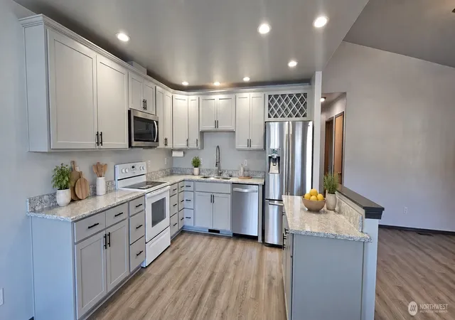 Photo 4 of Single family home for sale at 122 N Berggren Rd, Eatonville, WA 98328 | MLS# NWM2581614 | Listing updated on 2026-09-25