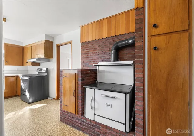 Photo 3 of Sale Pending at 243 Carter St, Sedro Woolley, WA 98284 | MLS# NWM2581624 | Listing updated on 2026-09-24