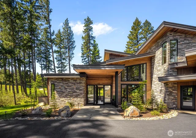 Photo 3 of Mansion for sale at 160 Sanctuary Ct, Cle Elum, WA 98922 | MLS# NWM2581637 | Listing updated on 2026-09-25