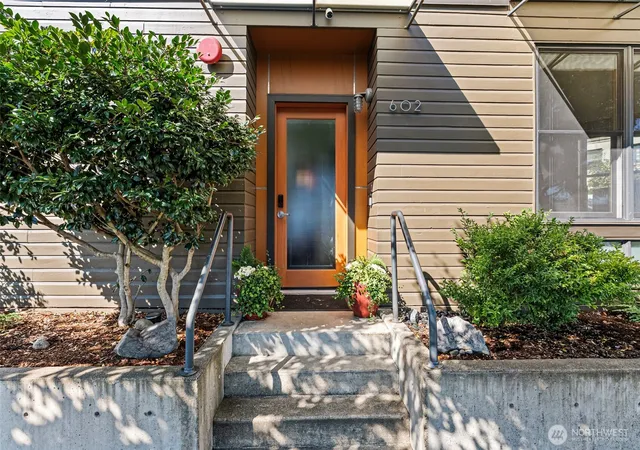 Photo 3 of Townhouse for sale at 602 S Baker St, Tacoma, WA 98402 | MLS# NWM2581650 | Listing updated on 2026-09-19