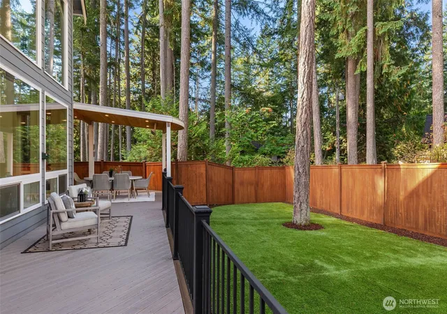 Photo 2 of Single family home for sale at 21245 Ne Inglewood Hl Rd, Sammamish, WA 98074 | MLS# NWM2581653 | Listing updated on 2026-10-16