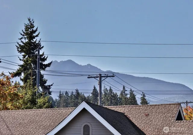 Photo 3 of Sale Pending at 529 E 11th Street, Port Angeles, WA 98362 | MLS# NWM2581685 | Listing updated on 2026-09-22