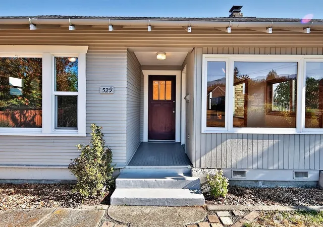 Photo 4 of Sale Pending at 529 E 11th Street, Port Angeles, WA 98362 | MLS# NWM2581685 | Listing updated on 2026-09-22