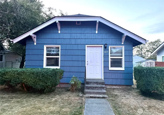 Photo 1 of Single family home for sale at 417 15th Avenue, Longview, WA 98632 | MLS# NWM2581692 | Listing updated on 2026-10-02