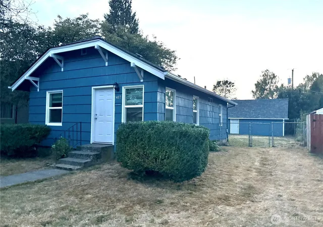 Photo 2 of Single family home for sale at 417 15th Avenue, Longview, WA 98632 | MLS# NWM2581692 | Listing updated on 2026-10-02