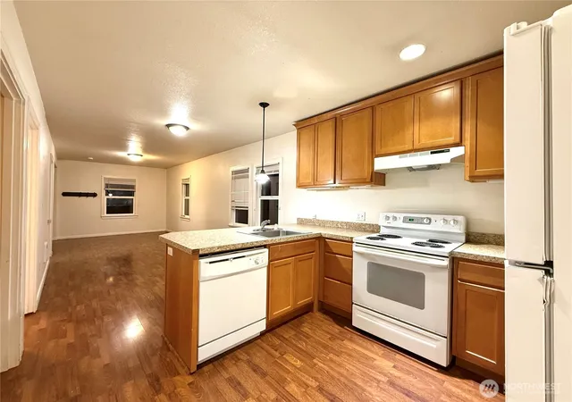 Photo 3 of Single family home for sale at 417 15th Avenue, Longview, WA 98632 | MLS# NWM2581692 | Listing updated on 2026-10-02