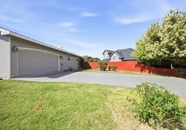 Photo 2 of Single family home for sale at 1906 W 22nd Avenue, Kennewick, WA 99337 | MLS# NWM2581693 | Listing updated on 2026-09-25
