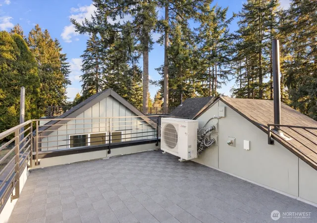 Photo 18 of Sale Pending at 10748 Interlake Ave N, Seattle, WA 98133 | MLS# NWM2581698 | Listing updated on 2026-10-12