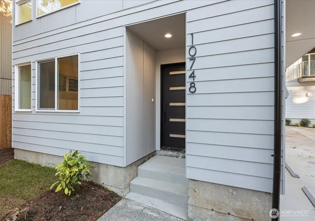 Photo 2 of Townhouse for sale at 10748 Interlake Ave N, Seattle, WA 98133 | MLS# NWM2581698 | Listing updated on 2026-10-01