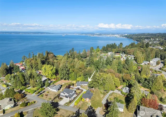 Photo 3 of Sale Pending at 4807 Bayview Ln, Everett, WA 98203 | MLS# NWM2581718 | Listing updated on 2026-10-02