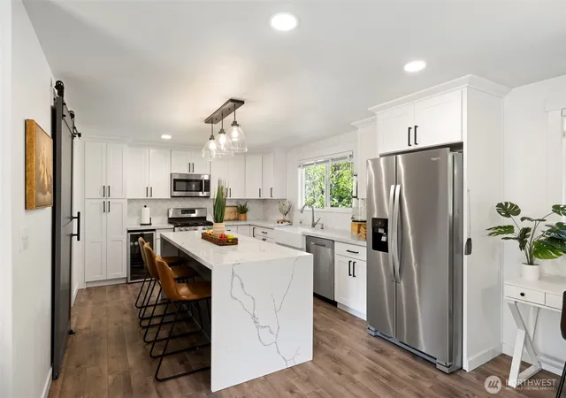 Photo 3 of Sale Pending at 4807 Bayview Ln, Everett, WA 98203 | MLS# NWM2581718 | Listing updated on 2026-10-02