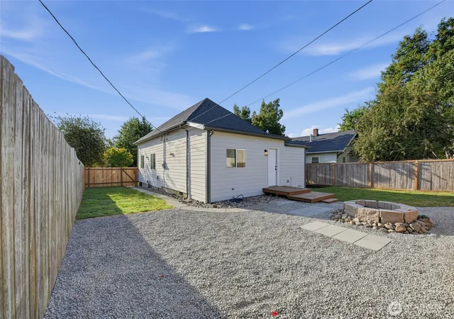 Photo 3 of Sale Pending at 5927 S Yakima, Tacoma, WA 98408 | MLS# NWM2581733 | Listing updated on 2026-09-29