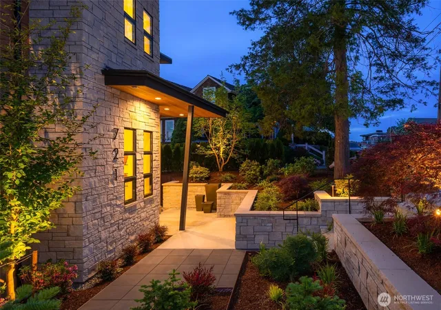 Photo 3 of Single family home for sale at 721 2nd Street S, Kirkland, WA 98033 | MLS# NWM2581739 | Listing updated on 2026-09-25
